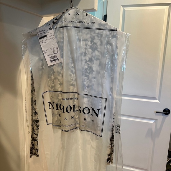 Alice + Olivia Delaina floral print top- Size XS - Picture 5 of 11